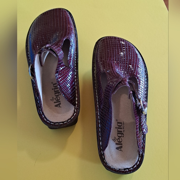 Alegria Hello Dolly Burgundy Shoes - Picture 2 of 5
